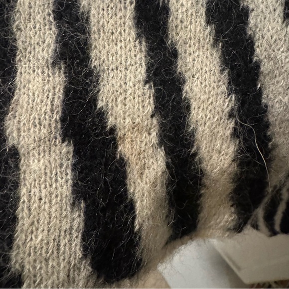 Paloma Wool Scarf - Picture 2 of 2